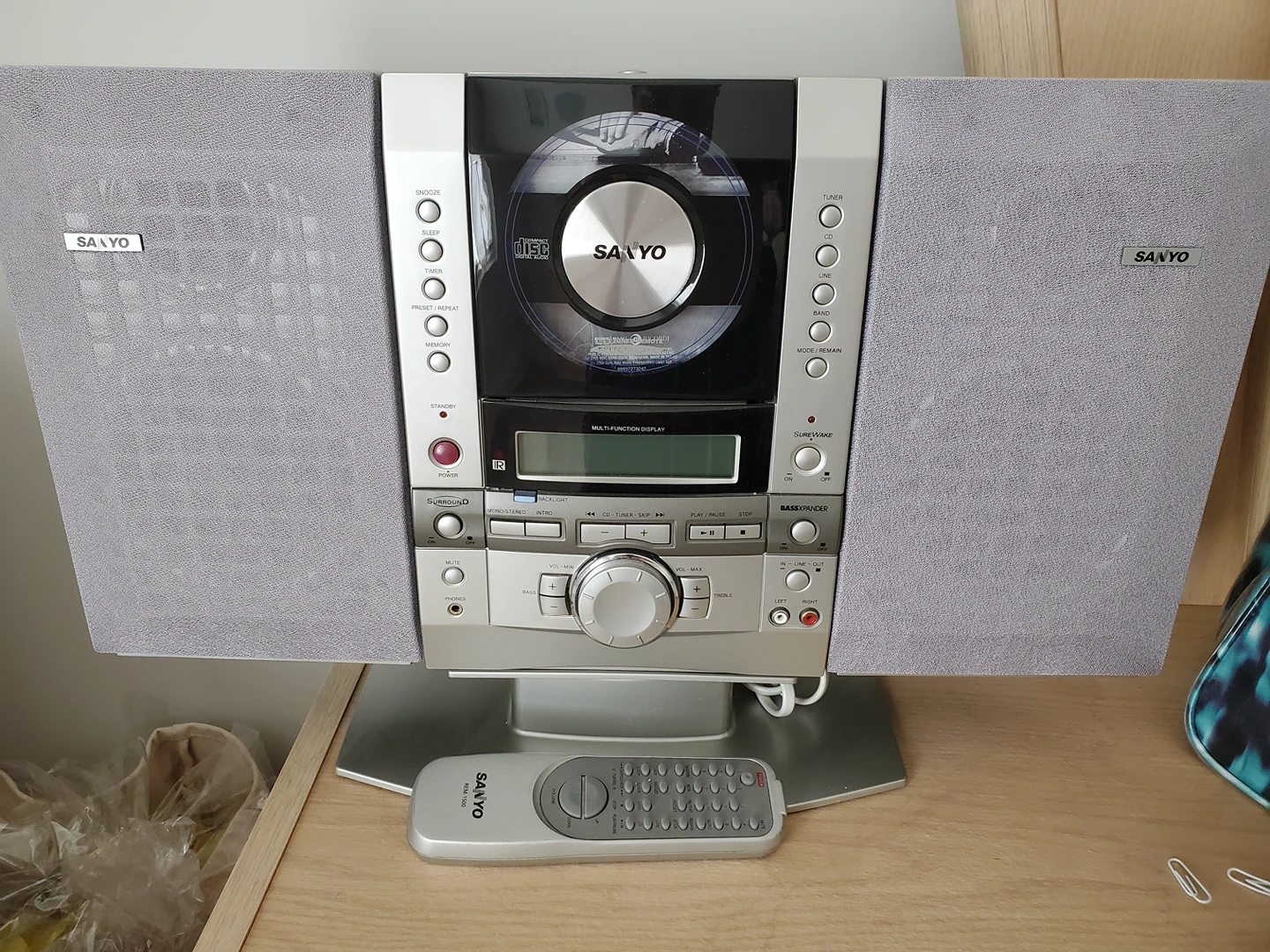Cd radio with remote thumbnail
