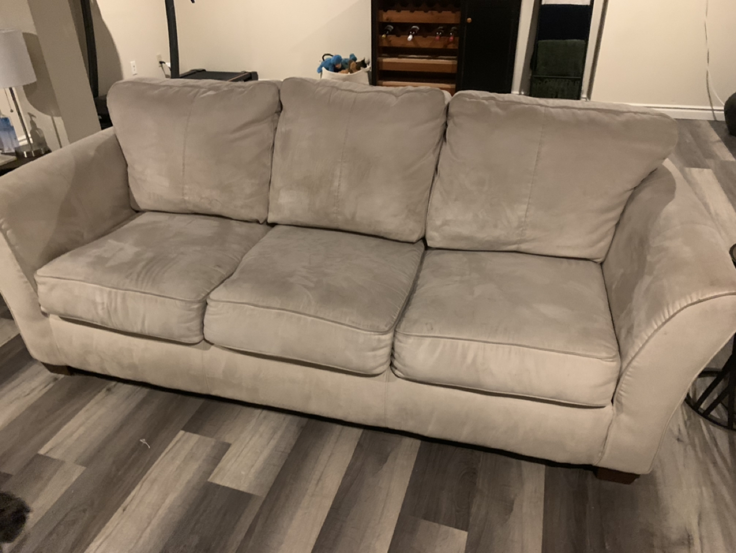 Beige microsuede sofa - photo 4