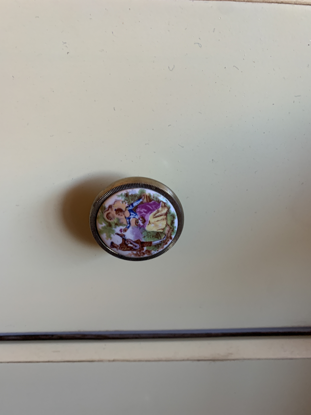 Free Vintage Dresser  - photo 2