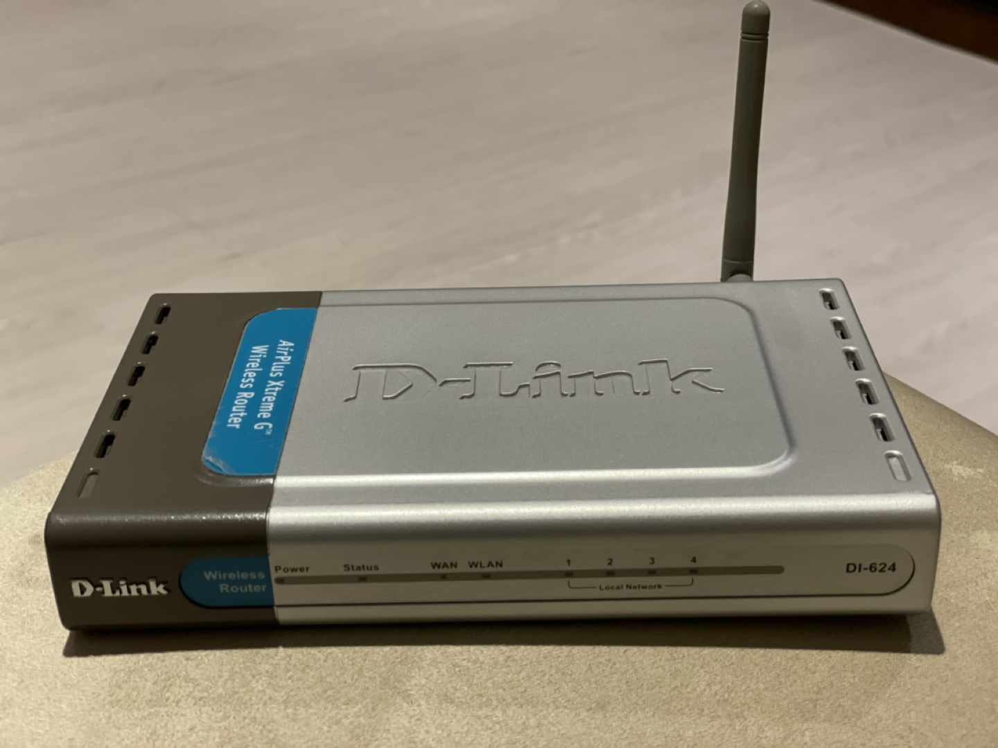 D-link DI-624 Wireless Cable/DSL Router thumbnail