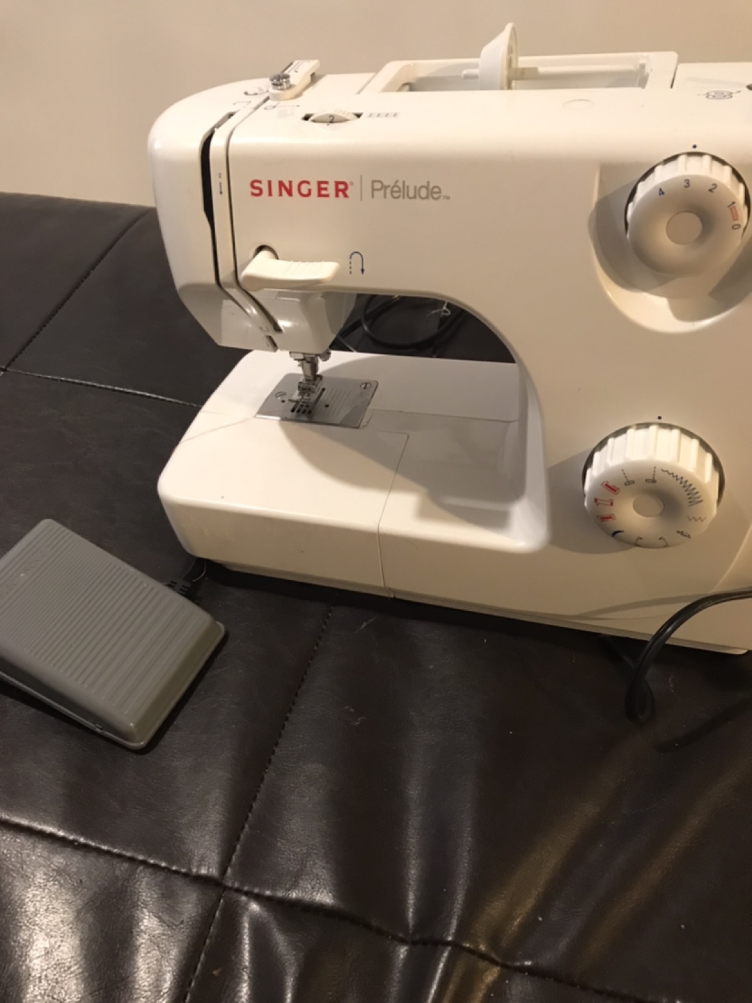 Singer prelude sewing machine 