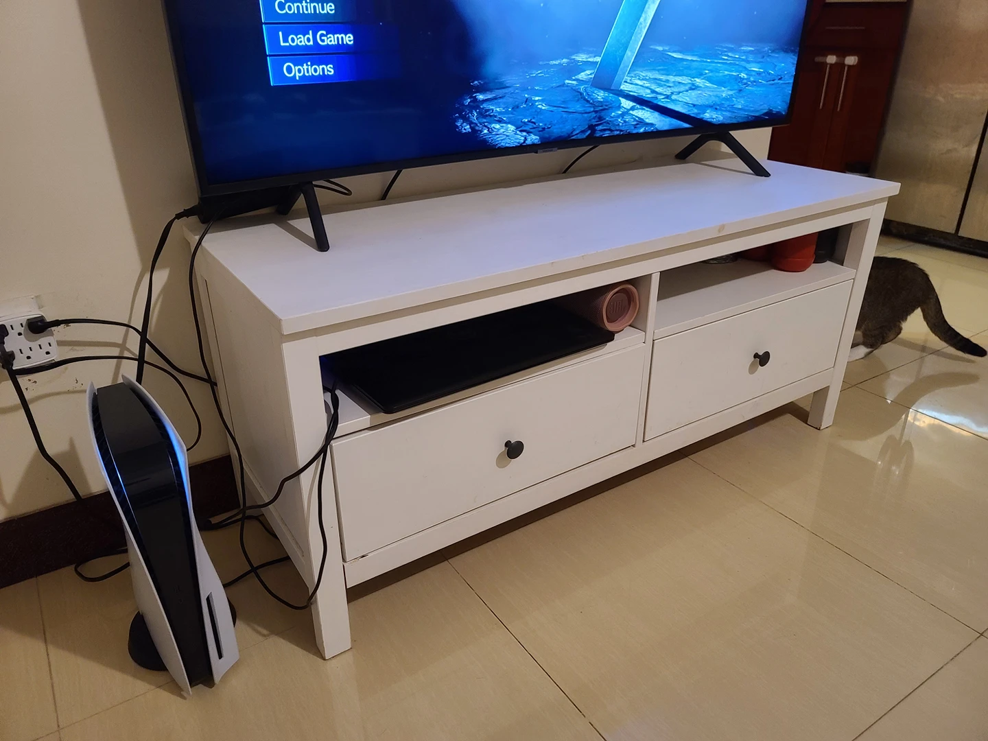 IKEA Tv Stand (USED) White - photo 3