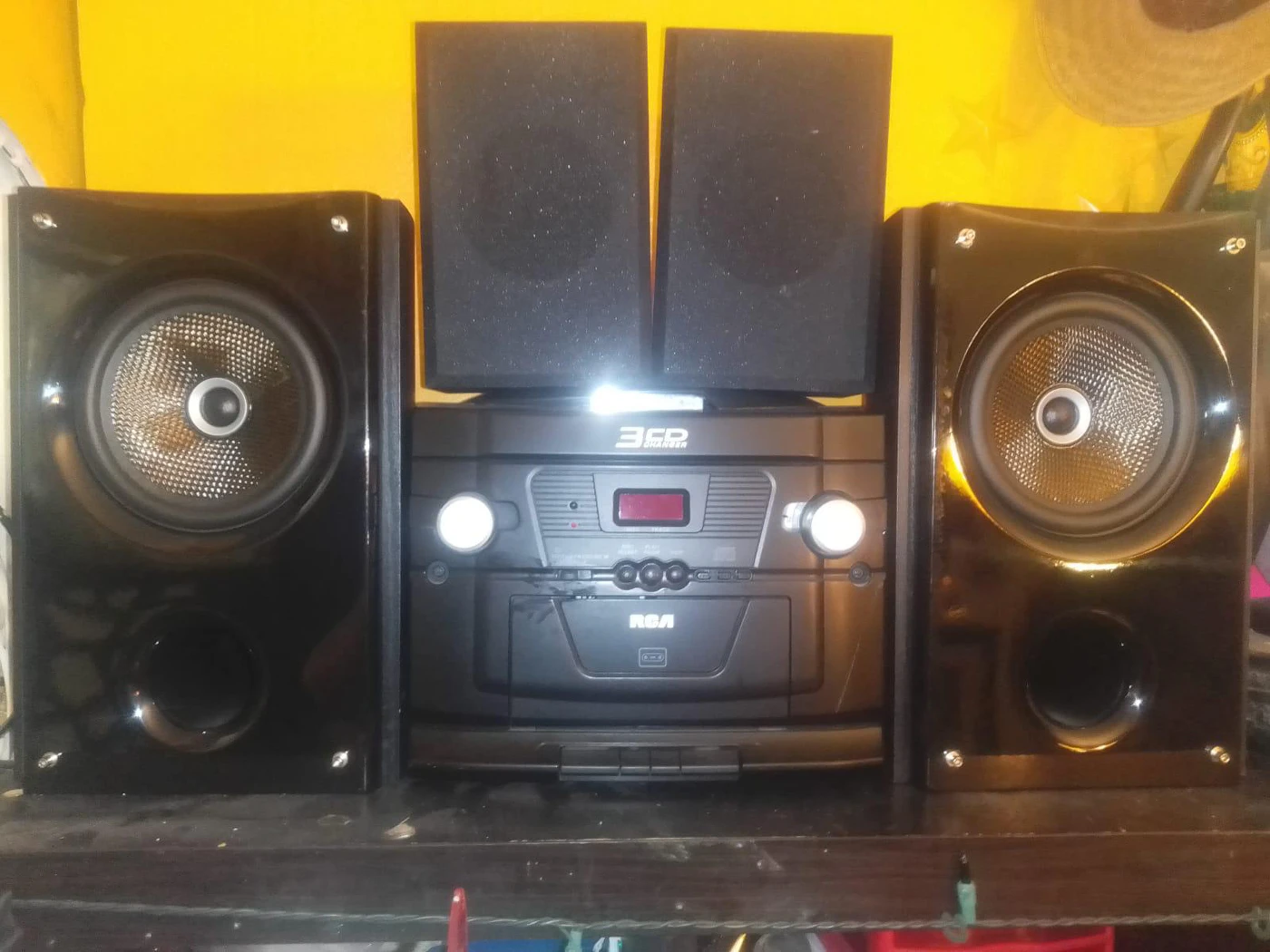 RCA Radio. You can put 3 CDs 4 speaker