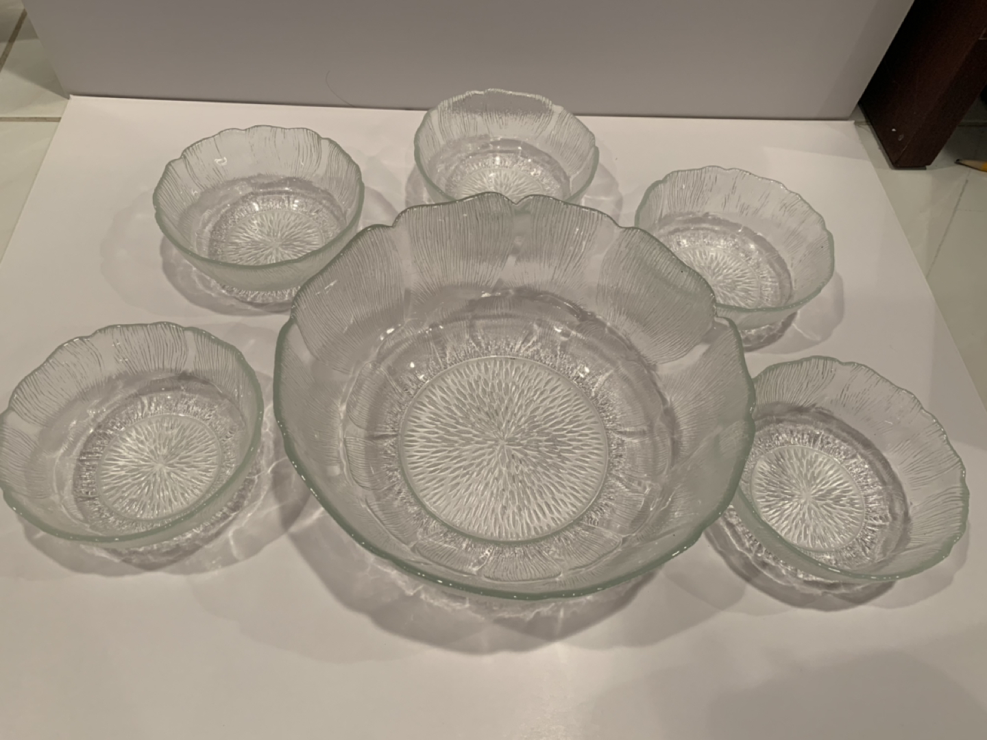 Beautiful Glass Dessert Bowl and 6 serving bowls