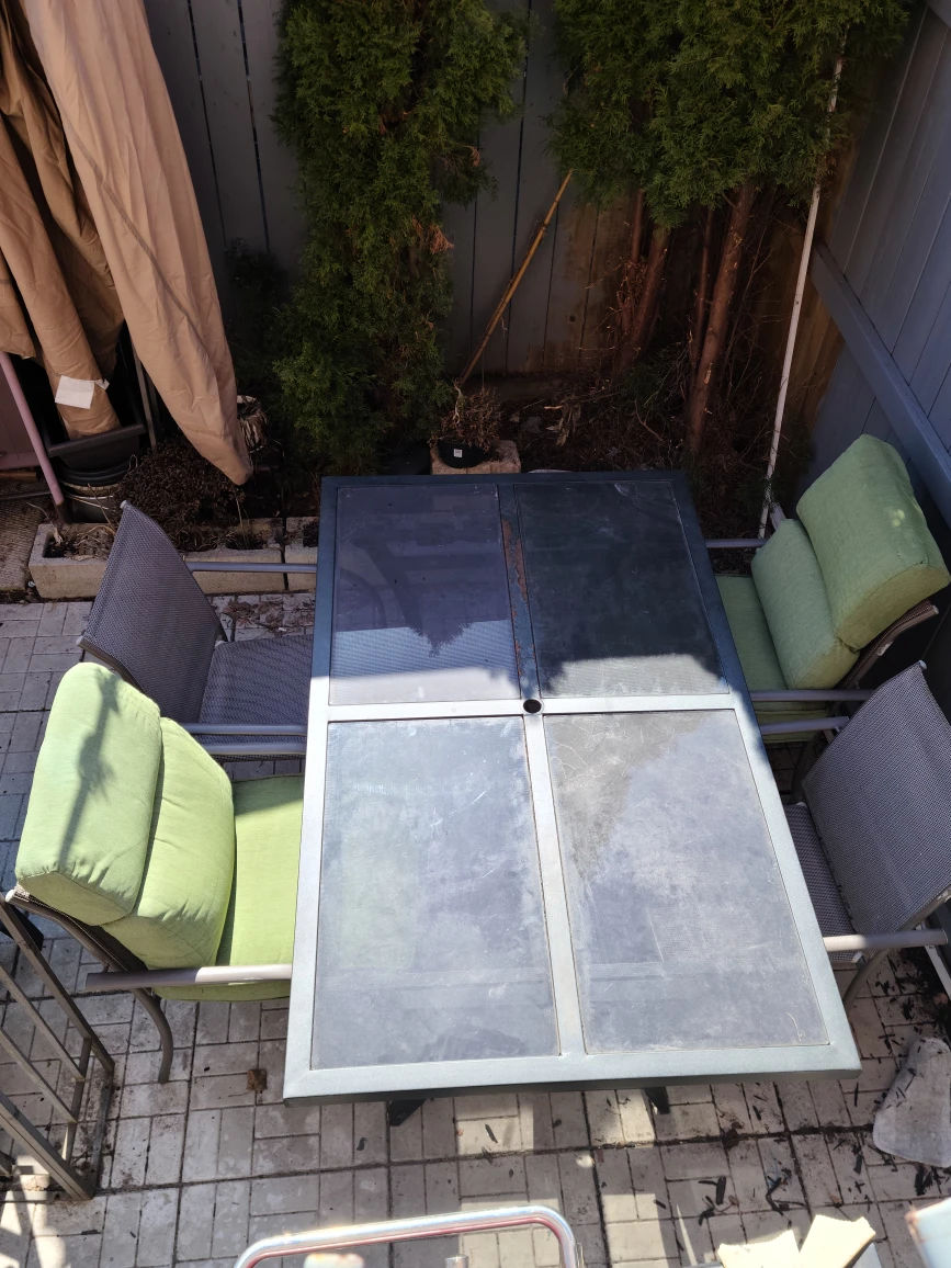 patio chairs and table - photo 2