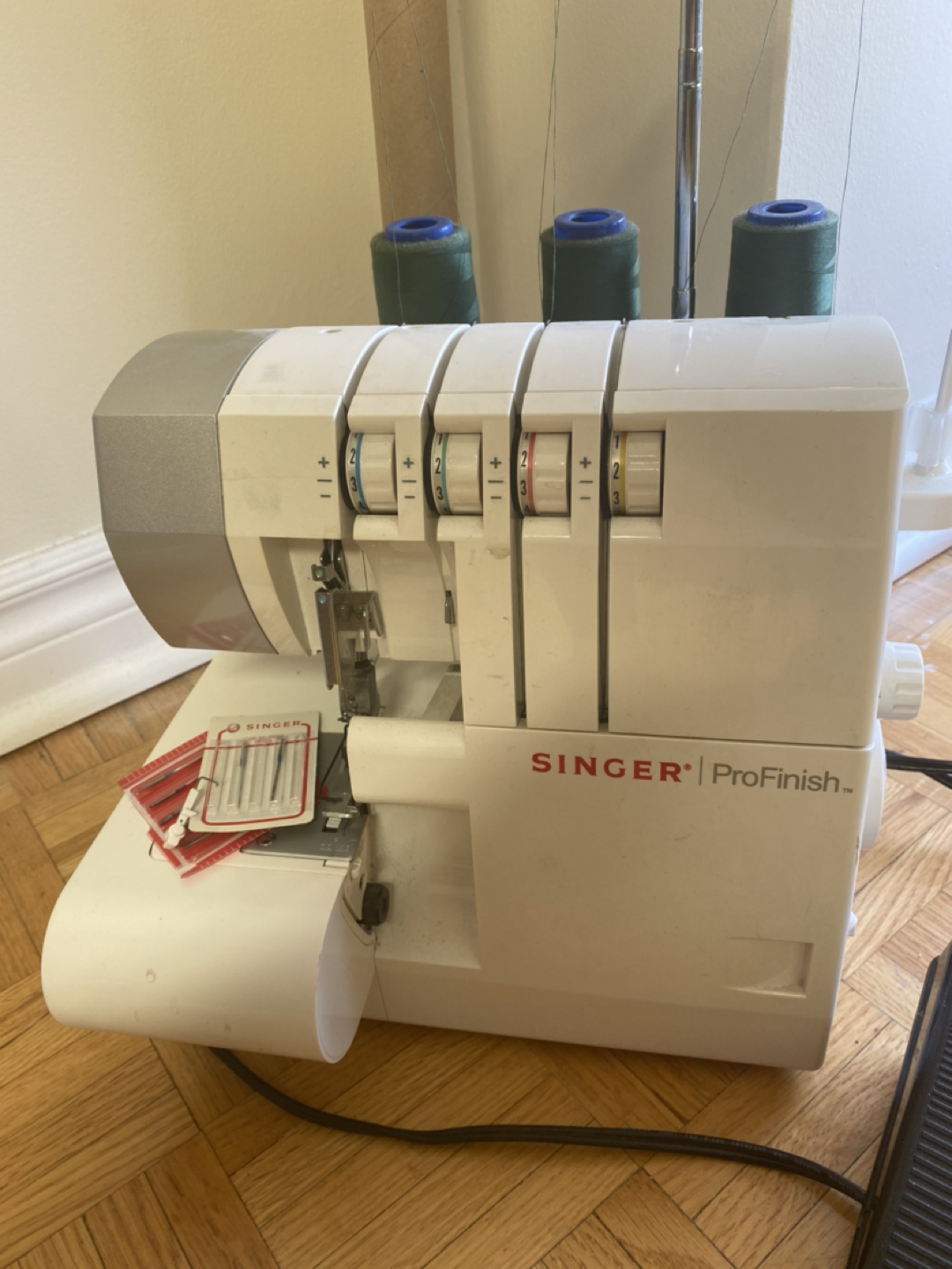 Overlock sawing machine  - photo 2