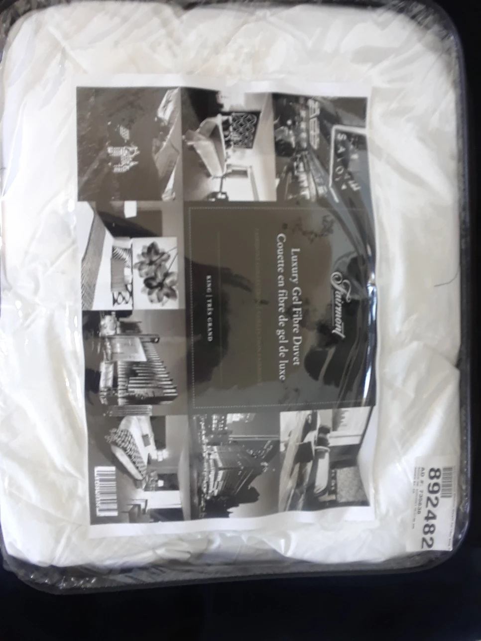 KING LUXURY GEL FIBRE DUVET. RETAIL 550 AT THE BAY