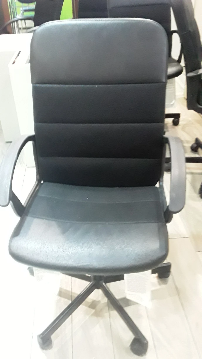 4 used office chairs  black - photo 3