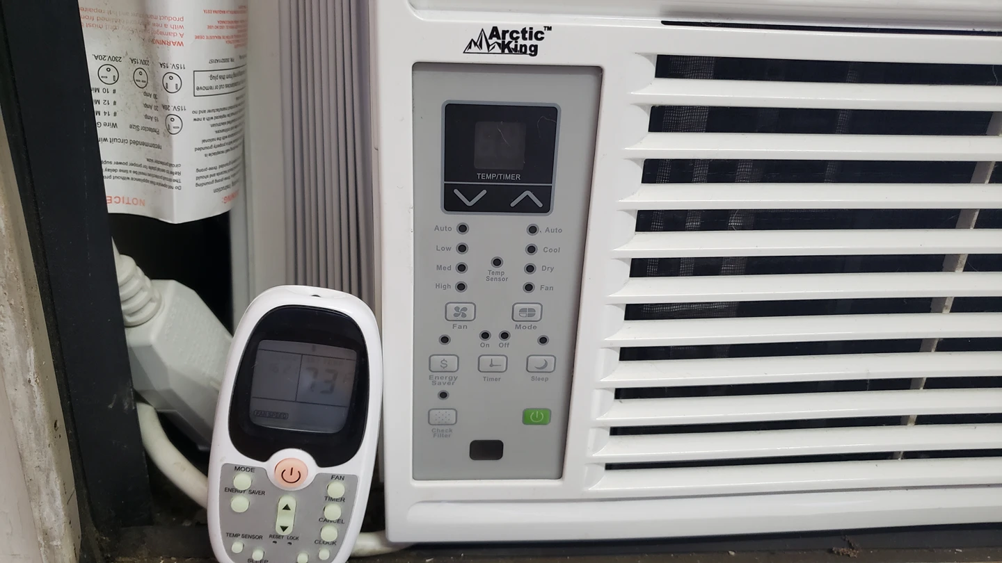 Articking 8000 BTU window airconditioner w/ remote control