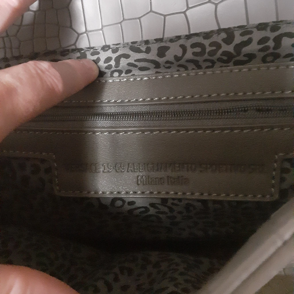 milano Versace purse image indicator(3)