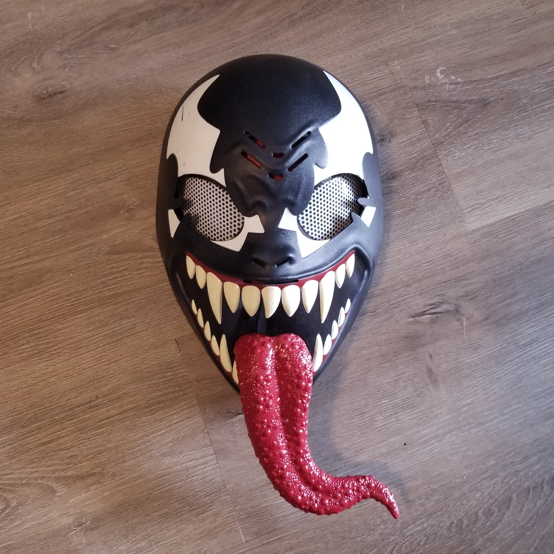 Venom/Spiderman Mask thumbnail