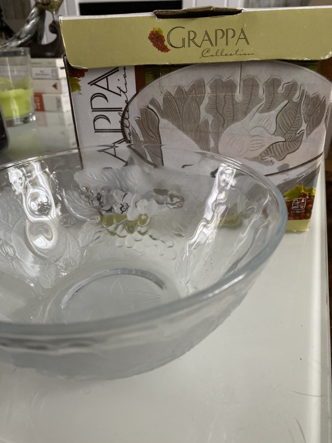 Beautiful kitchen bowls,comes with 4 of them. thumbnail