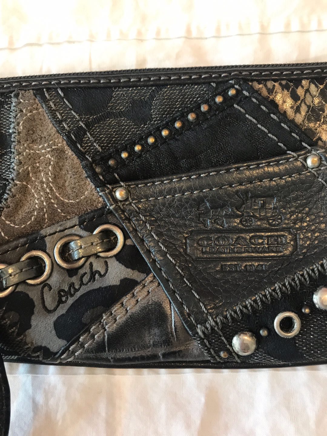 Coach Wristlet  image indicator(2)