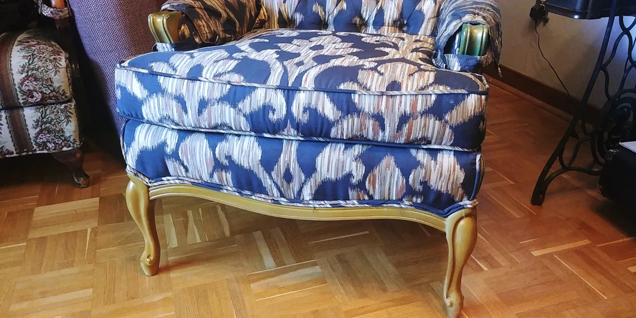 Accent Chair image indicator(3)