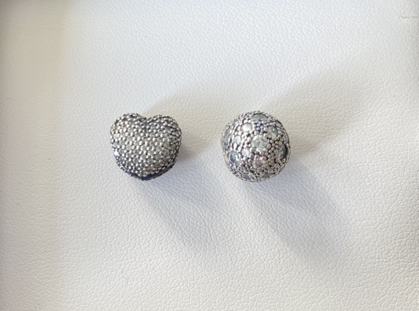 Pandora charm (used)