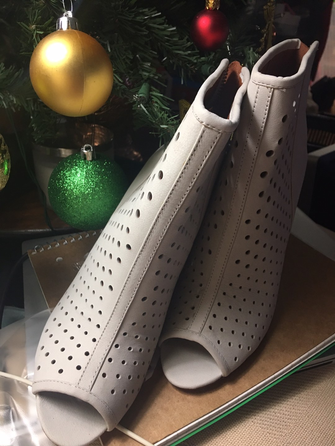 Rebecca Minkoff  image indicator(3)