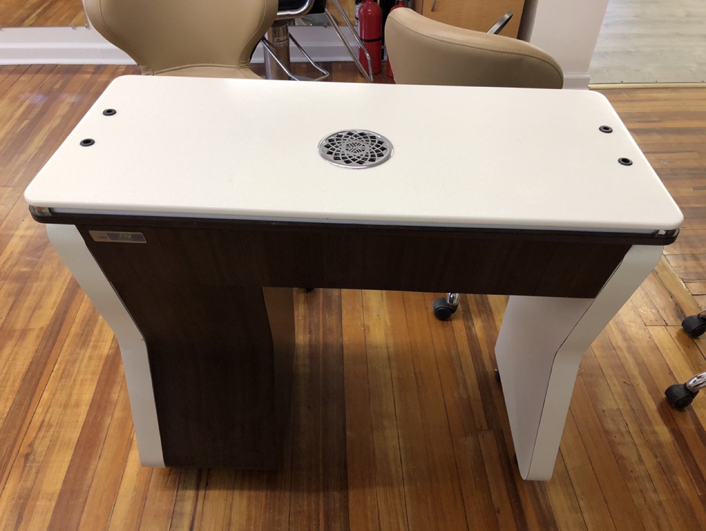 Brand new Manicure desk for free