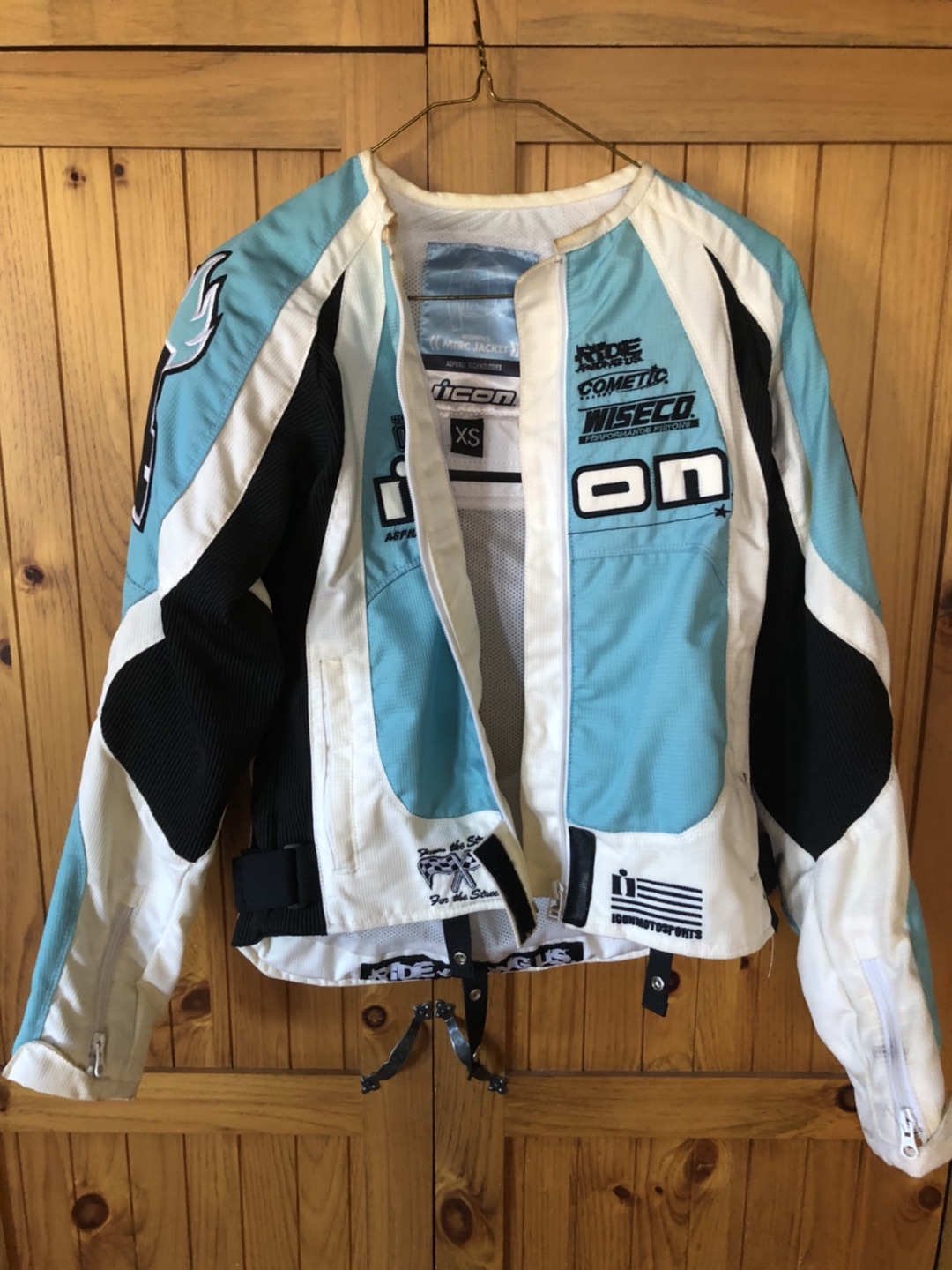 Woman’s motorcycle jacket image indicator(3)