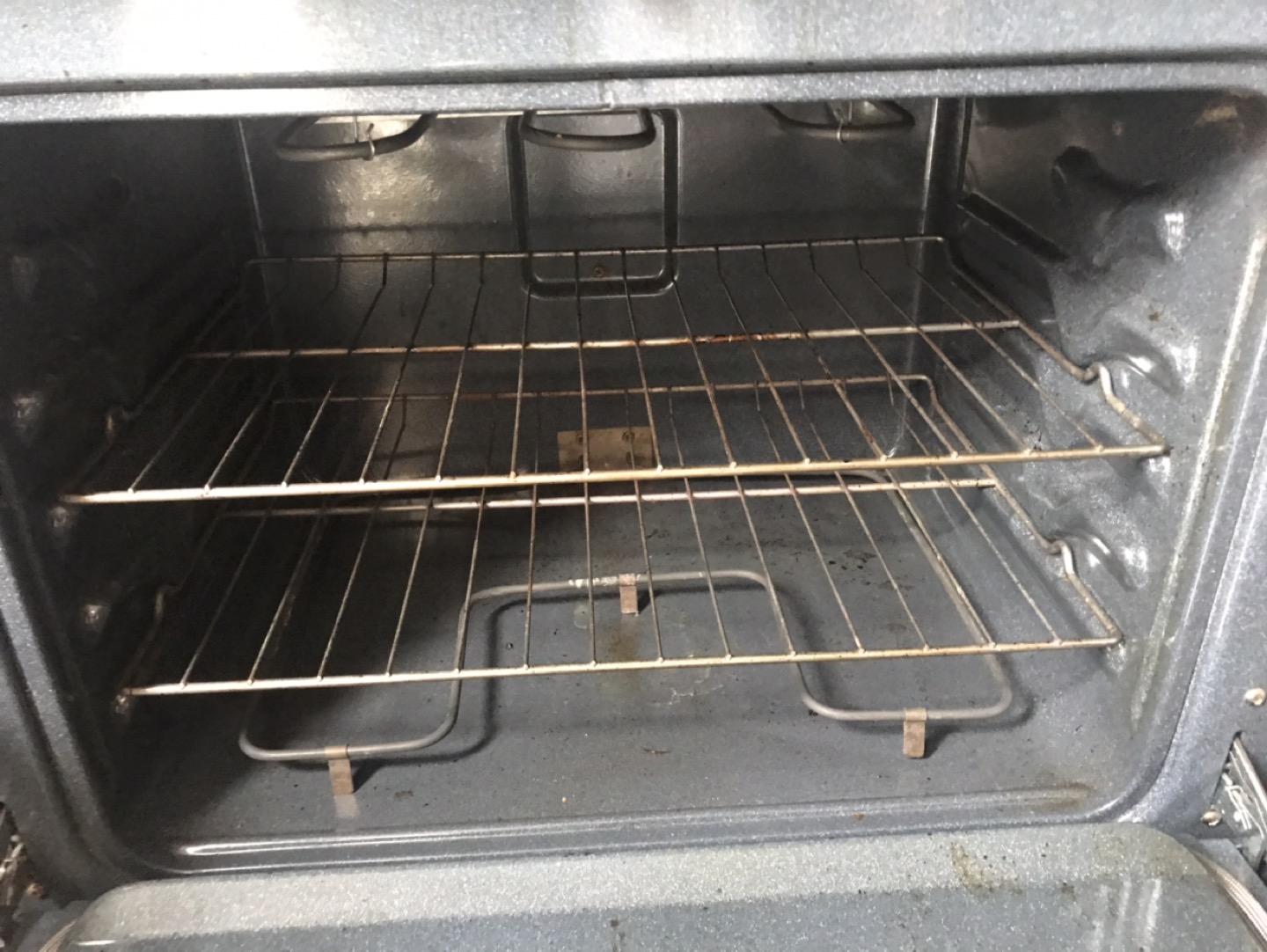 Black stove, FRIGIDAIRE brand 8 years old. - photo 4
