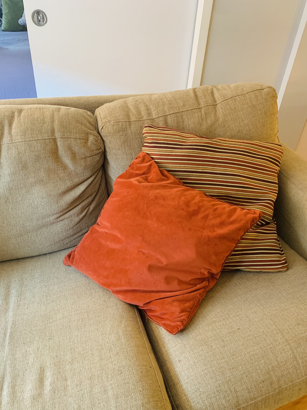Throw Pillows for sale  - photo 3