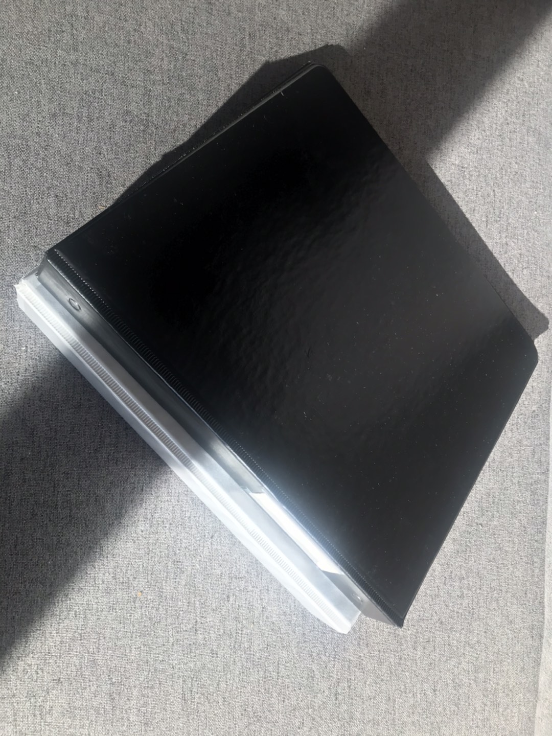 White and black Binders thumbnail