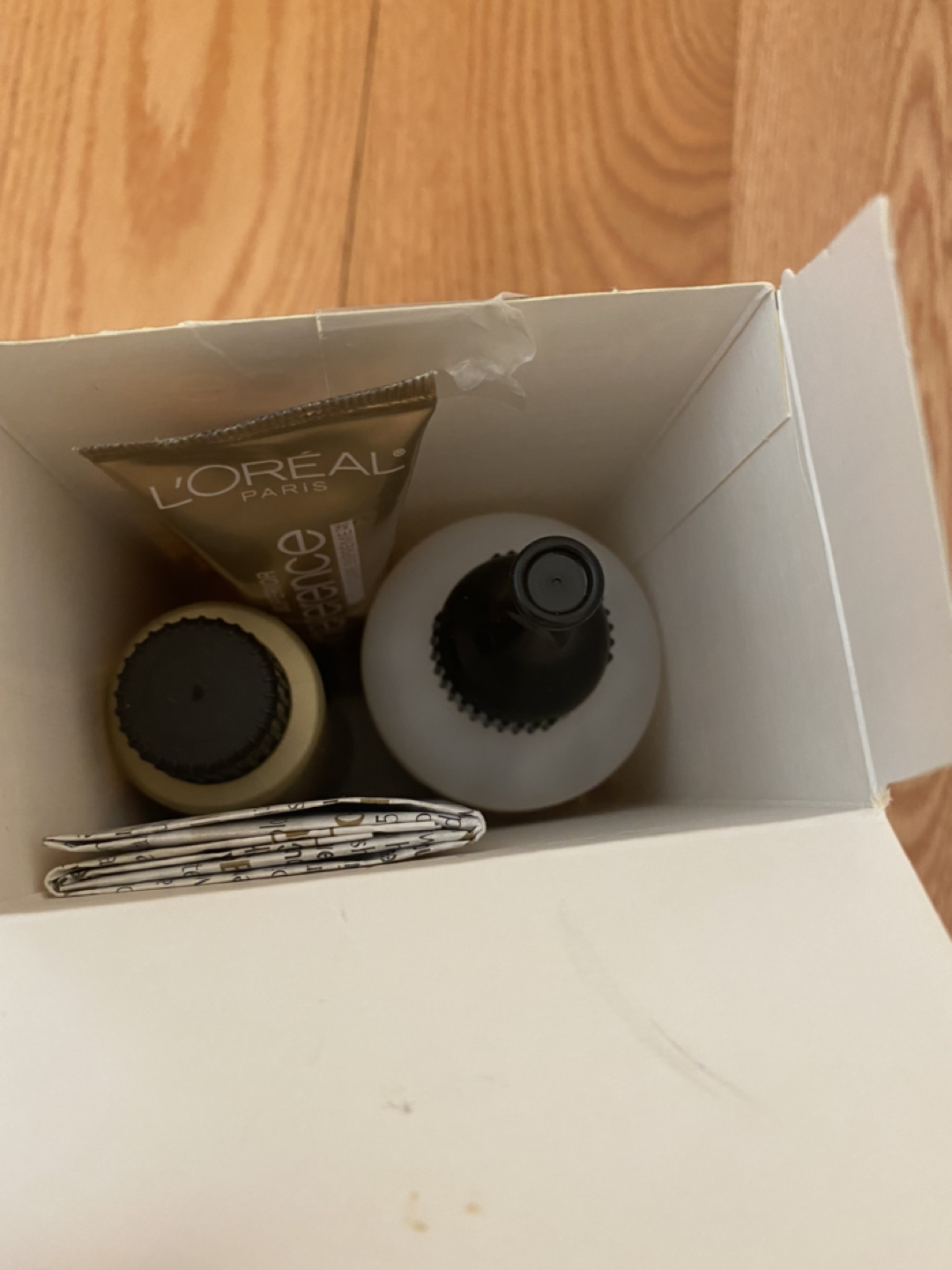 Hair color dye_ Loreal - never used (Fiji color) image indicator(2)