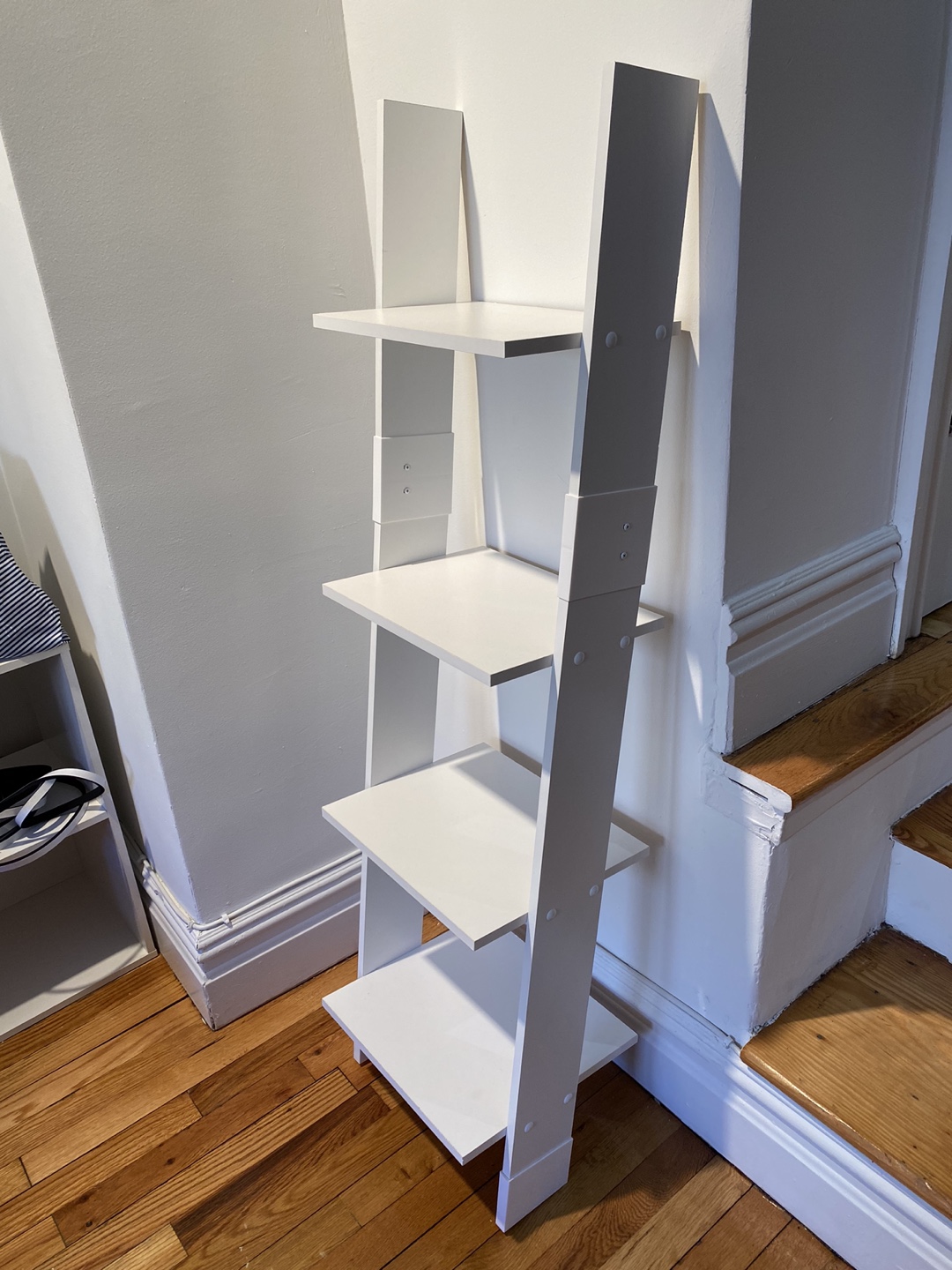 Small white ladder  - photo 2