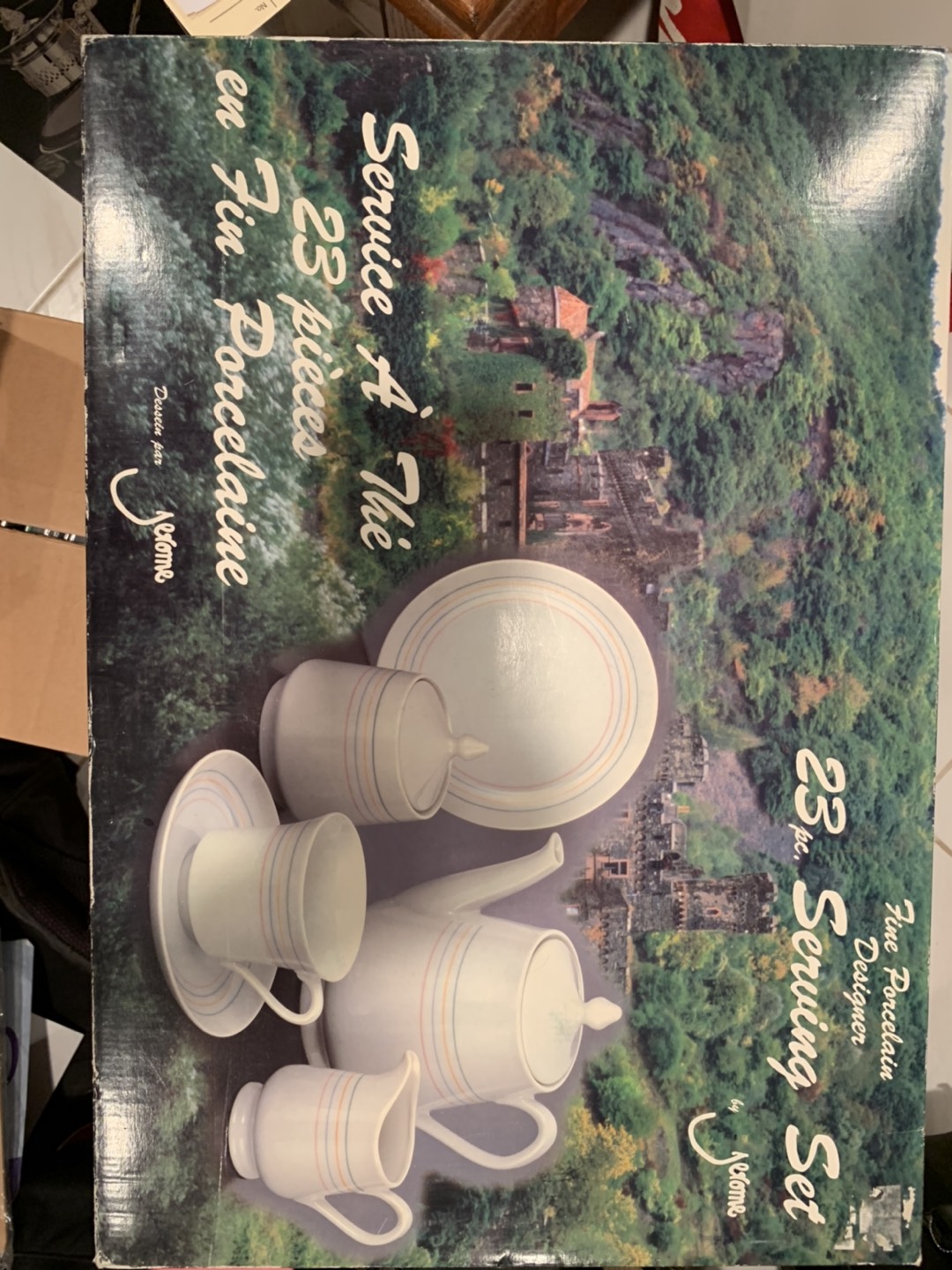 Fine porcelain designer 23 piece serving set 