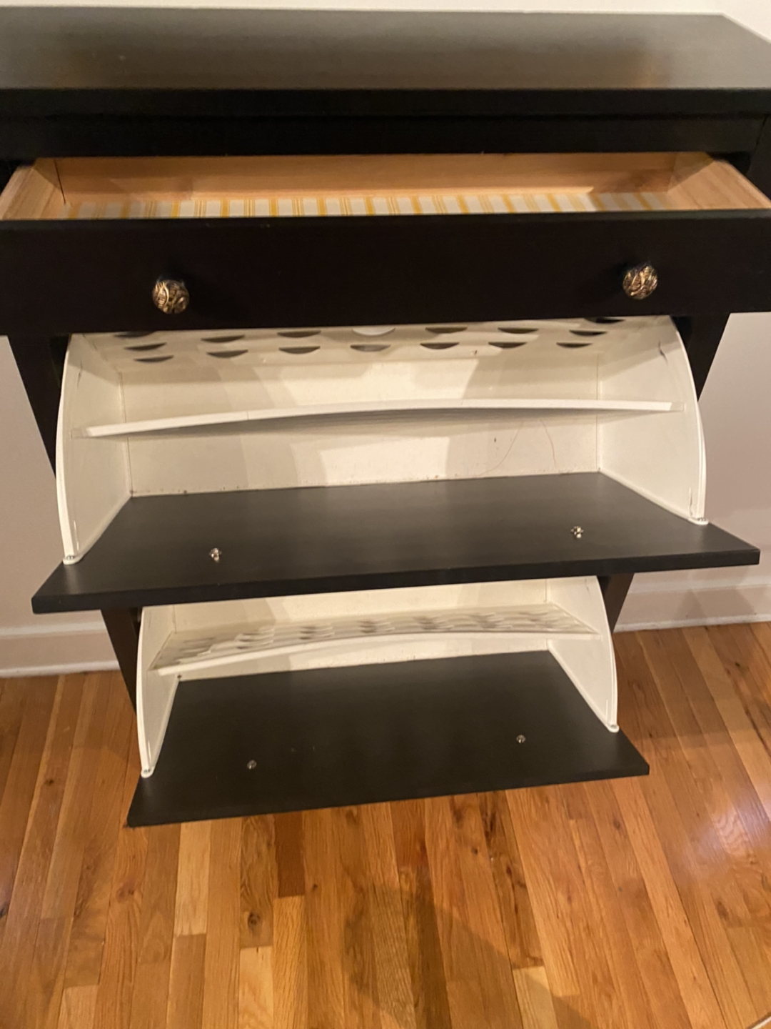 IKEA shoe cabinet with decorative knobs - photo 3