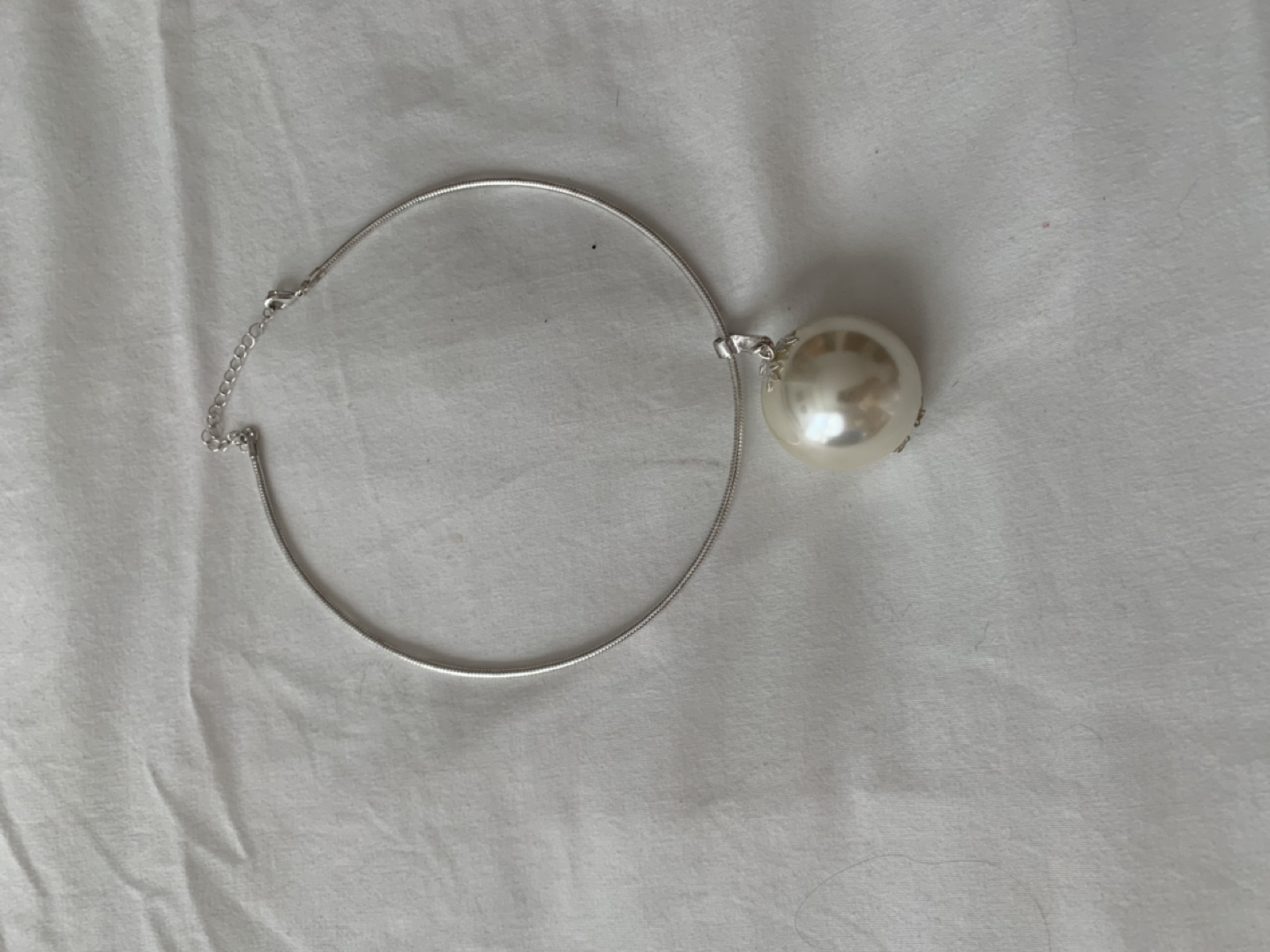 Necklace with big pearl