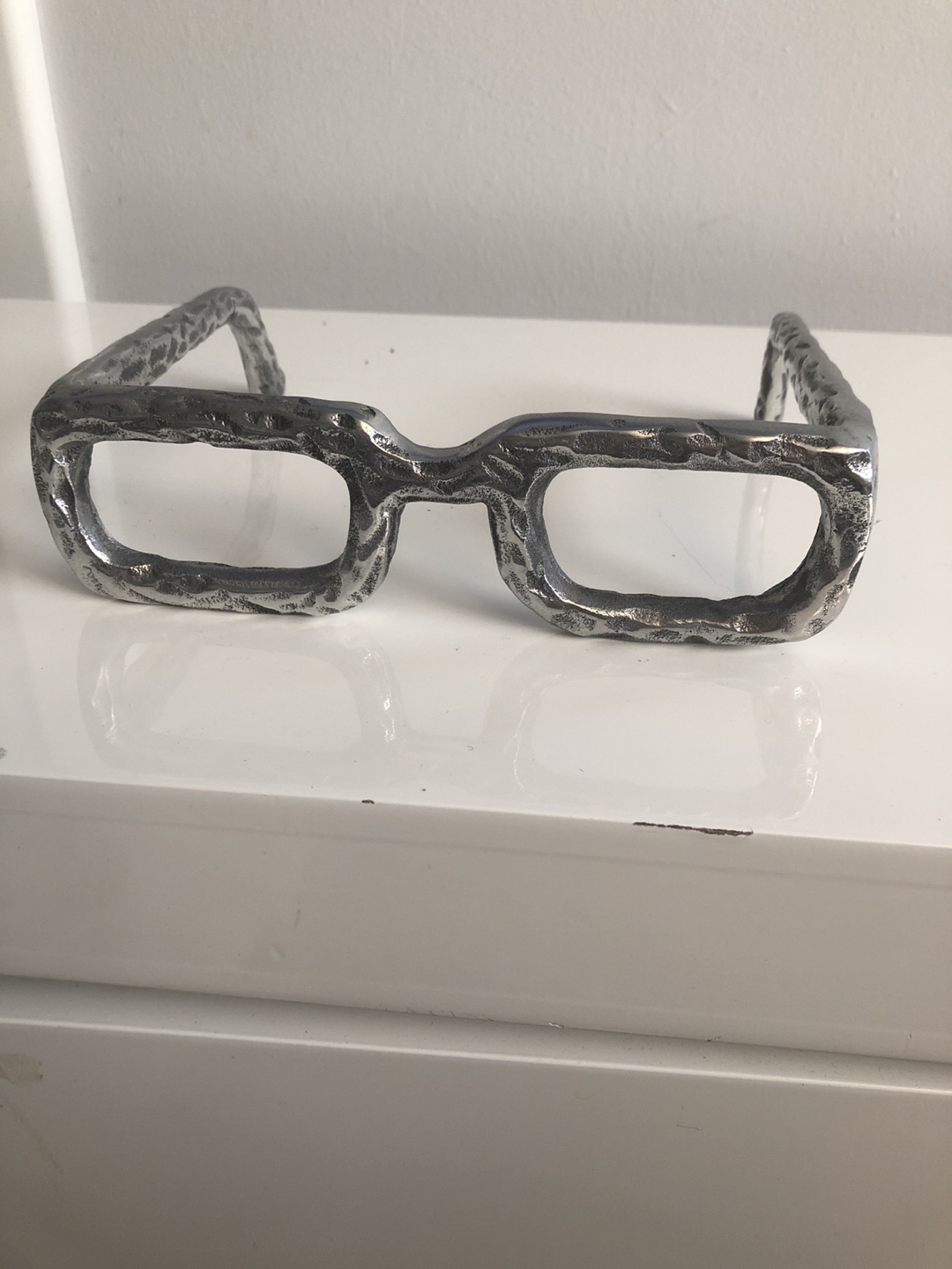 Metal glasses decor thumbnail