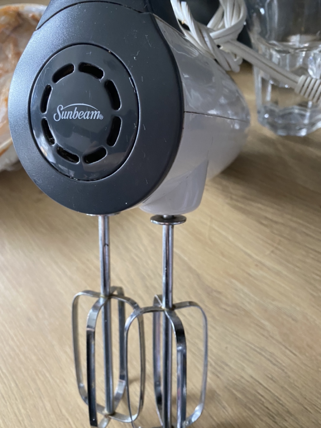 Sunbeam hand-mixer thumbnail