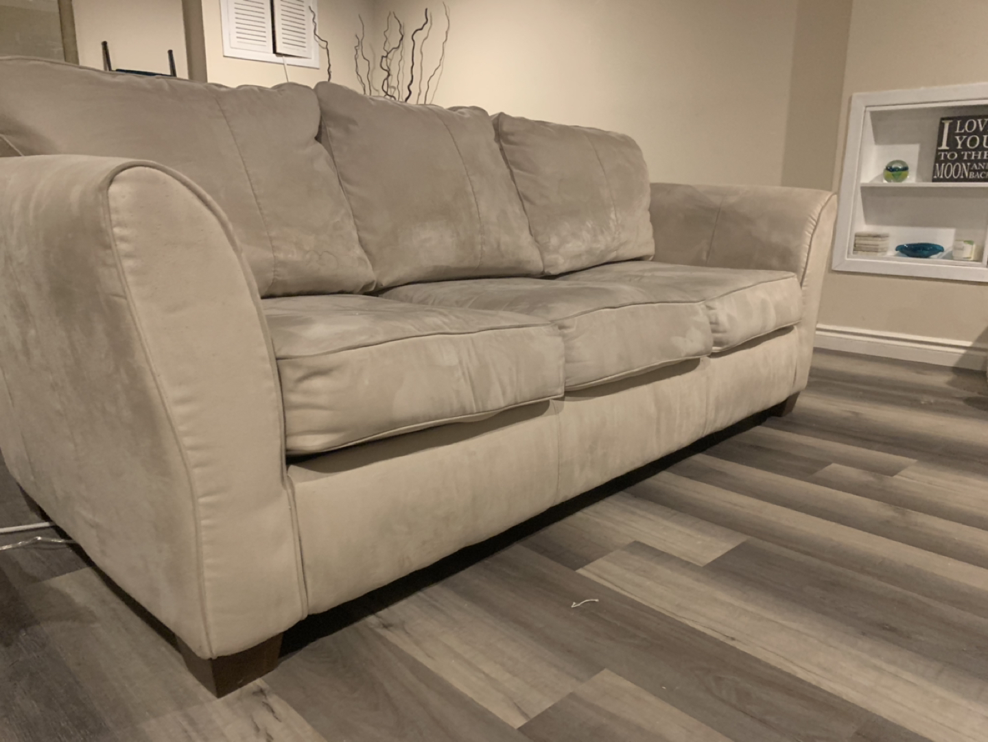 Beige microsuede sofa - photo 5