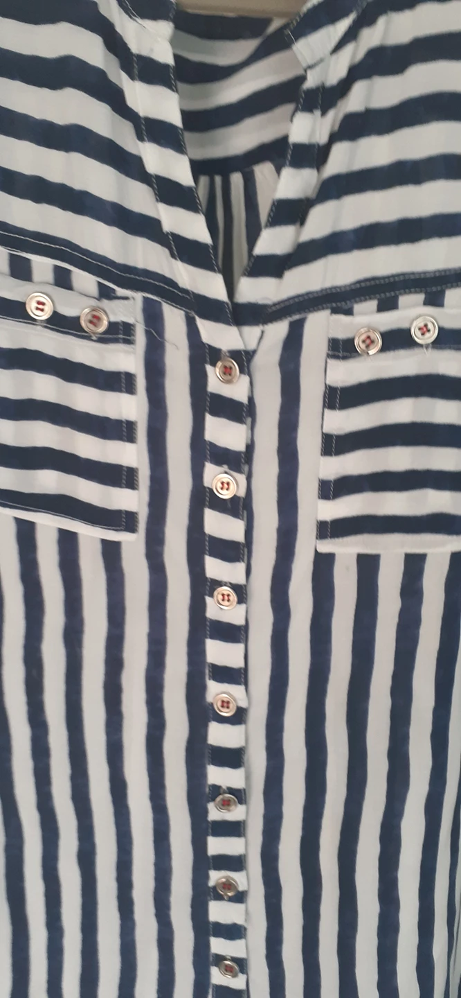 SLIMMING vertical striped blouse image indicator(4)