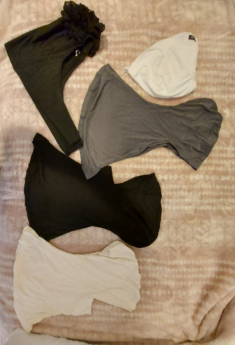 Assorted Hijab caps with pins thumbnail