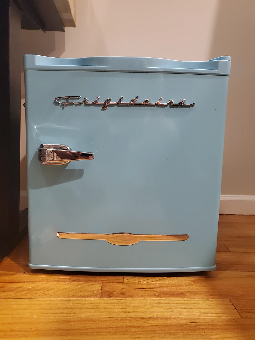 Frigidaire Retro Mini Fridge