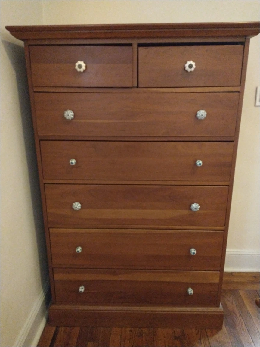 Dresser/chest of drawers