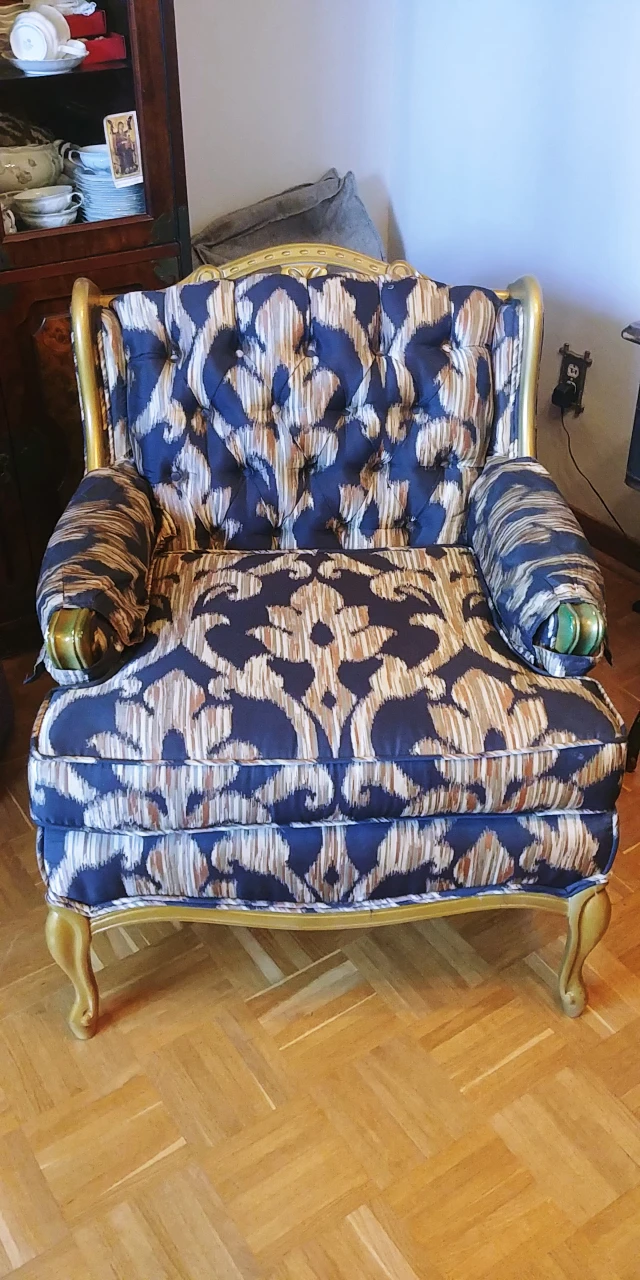 Accent Chair image indicator(4)