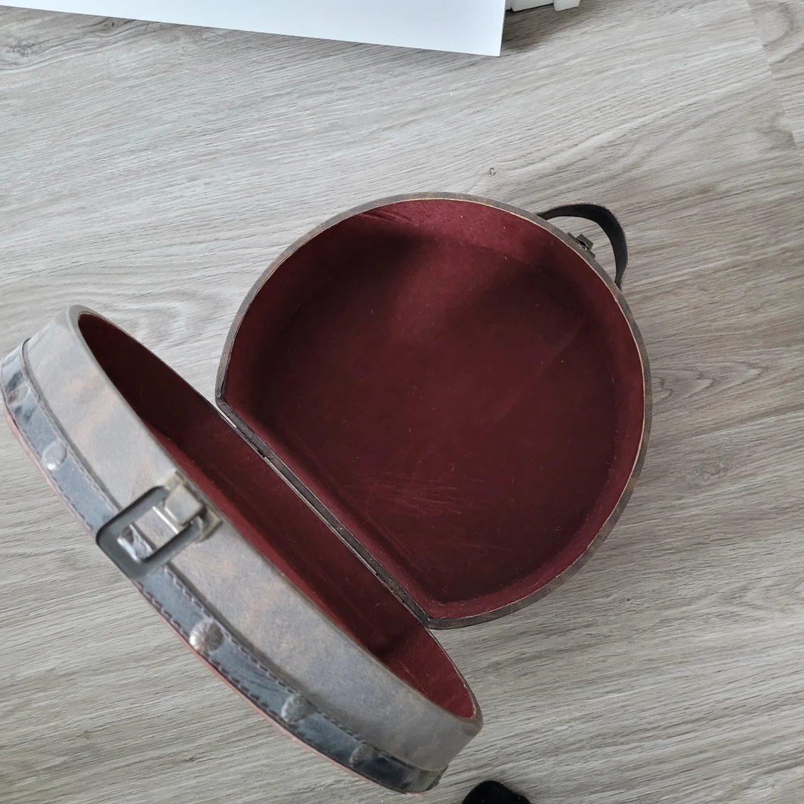 Paris vinage look luggage bag - photo 2
