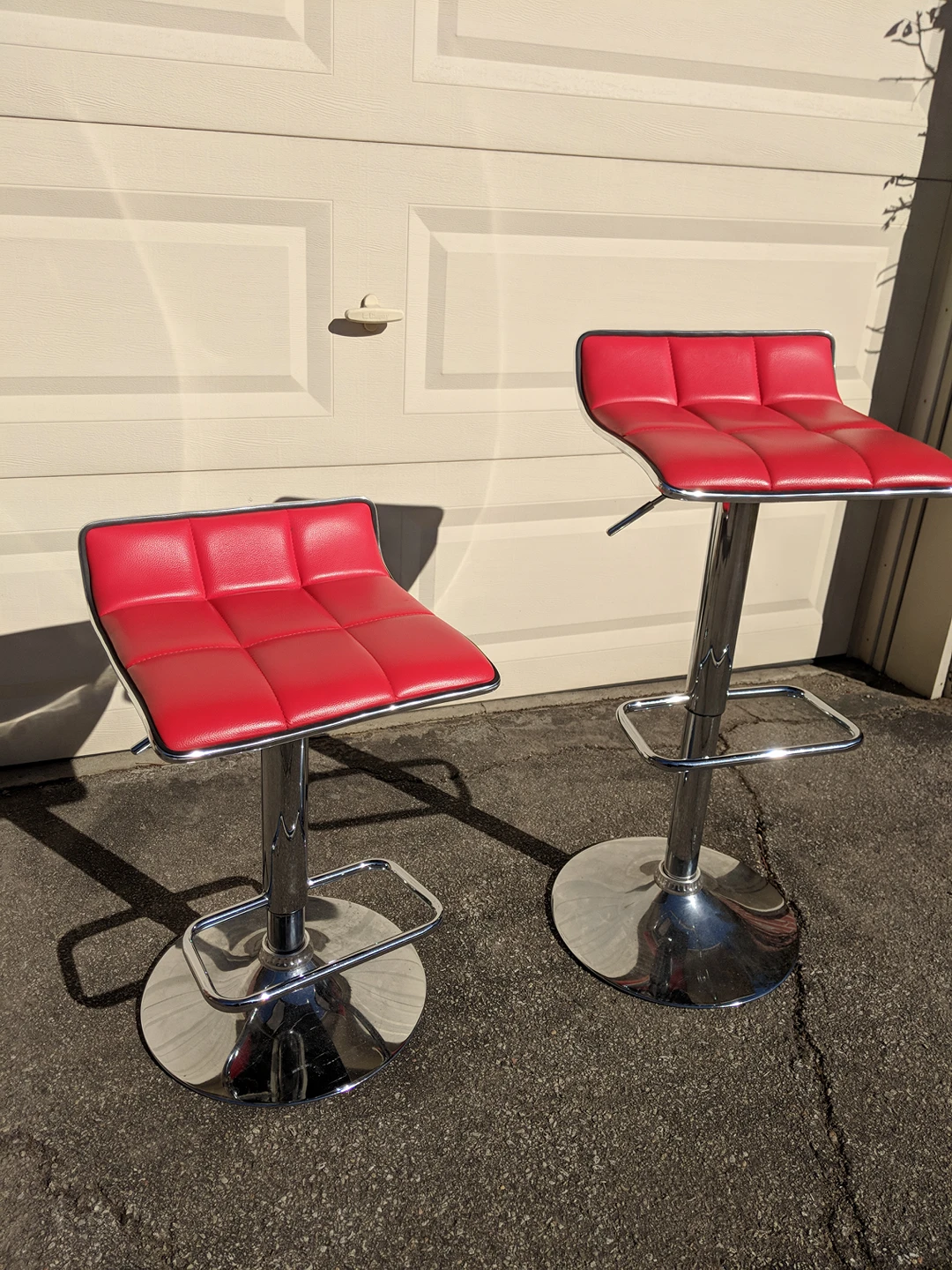Pair of faux leather red bar stools - photo 5