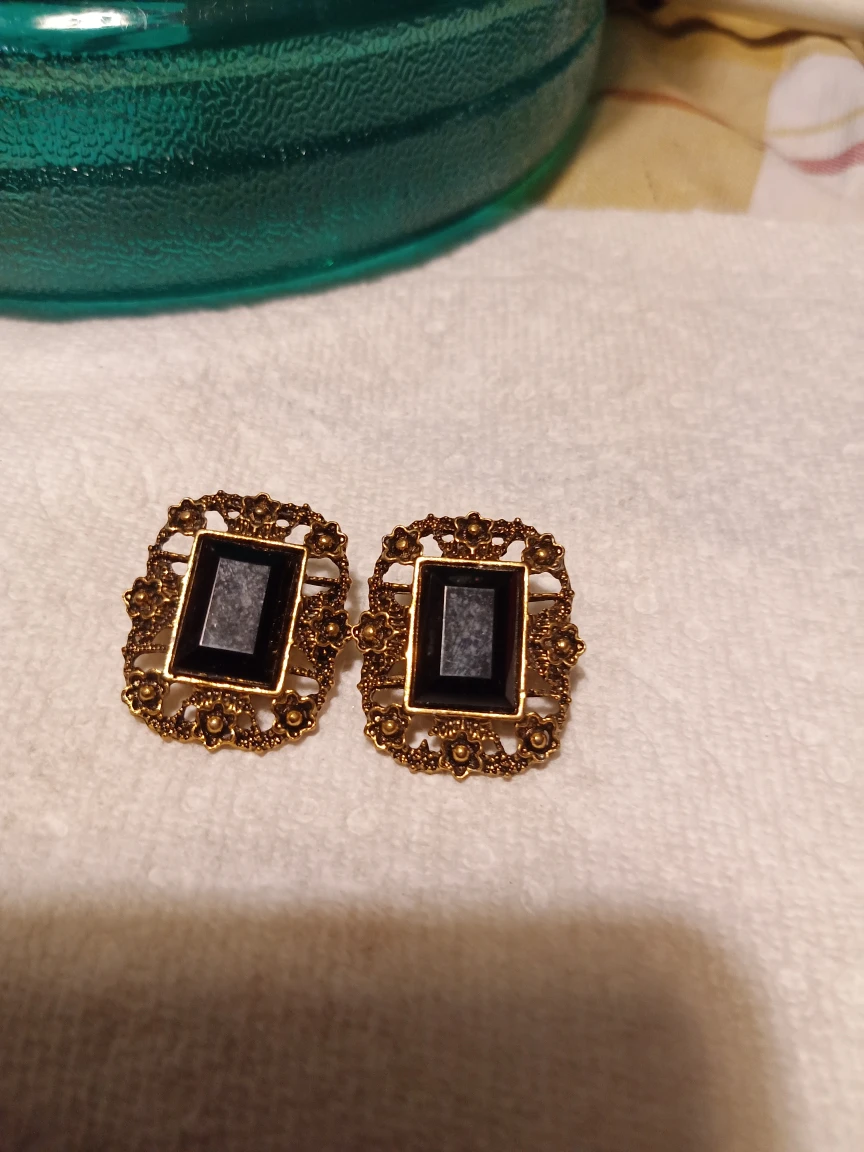 Antique black Earrings image indicator(3)