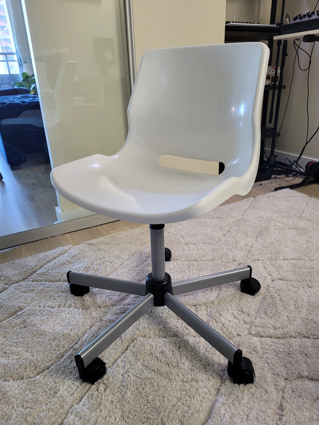 Ikea Swivel Chair w/ wheels thumbnail