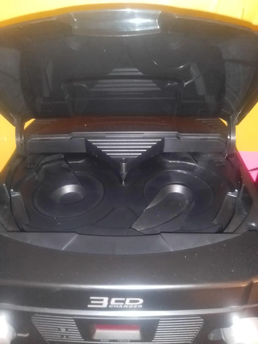 RCA Radio. You can put 3 CDs 4 speaker - photo 2