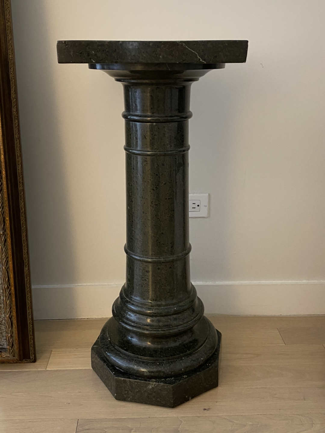 Black marble pedestal stand - photo 3