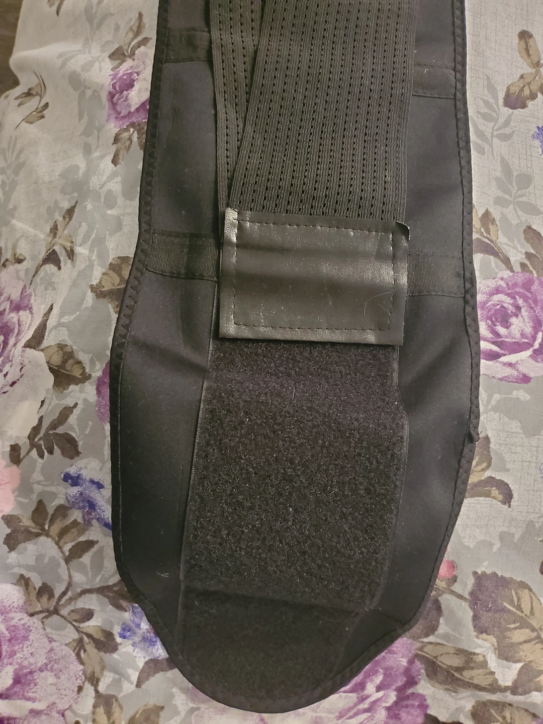 Like new. Black fitness belt image indicator(5)