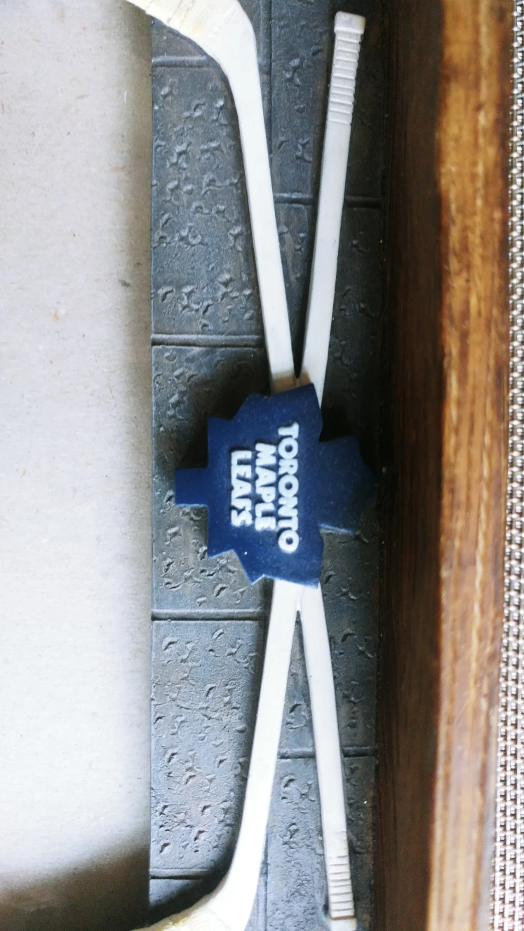 Leaf's Hockey frame. impeccable details thumbnail