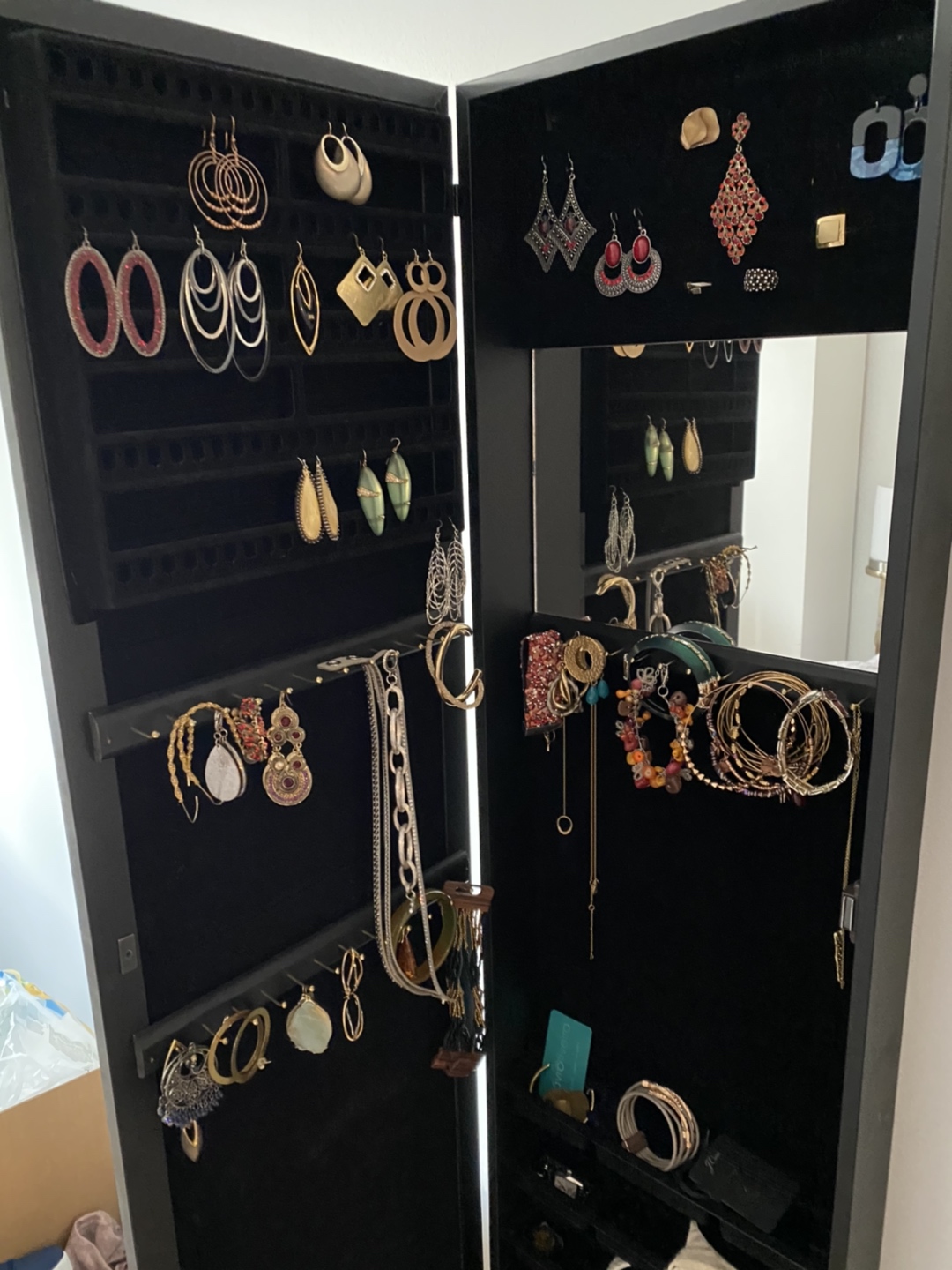 Wall mirror jewelry box - photo 3
