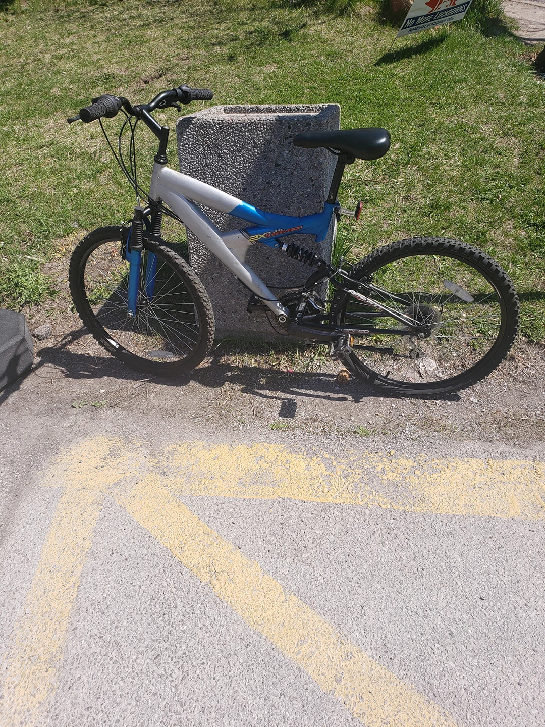 Amazing 24inch Mountain Bike thumbnail