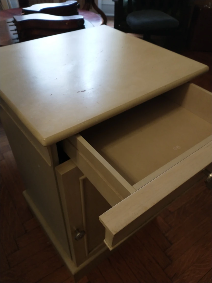 Nightstand - photo 3
