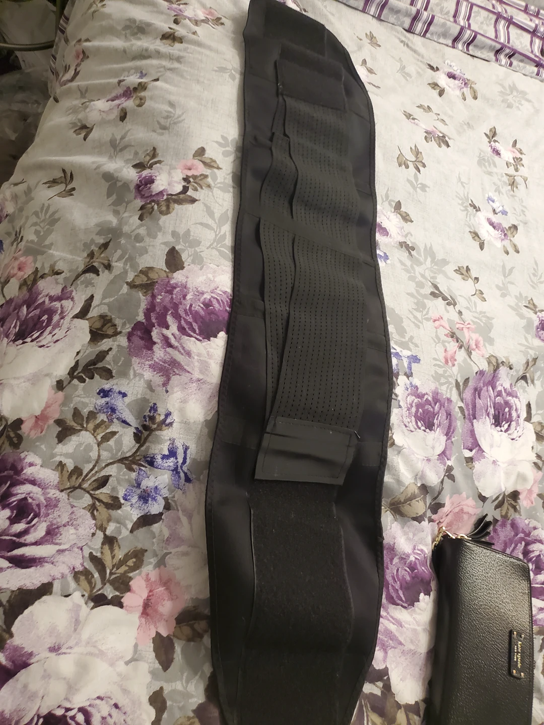 Like new. Black fitness belt image indicator(3)